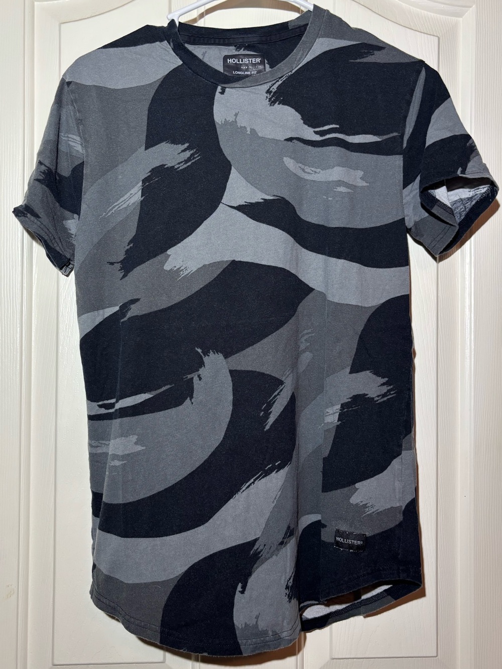 Hollister Men's Black & Gray Brushstroke Crew Neck Tee